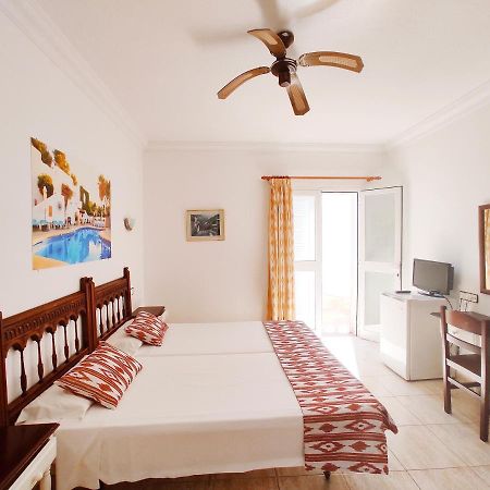 Villa Columbus Family Boutique Hotel Peguera Exteriör bild