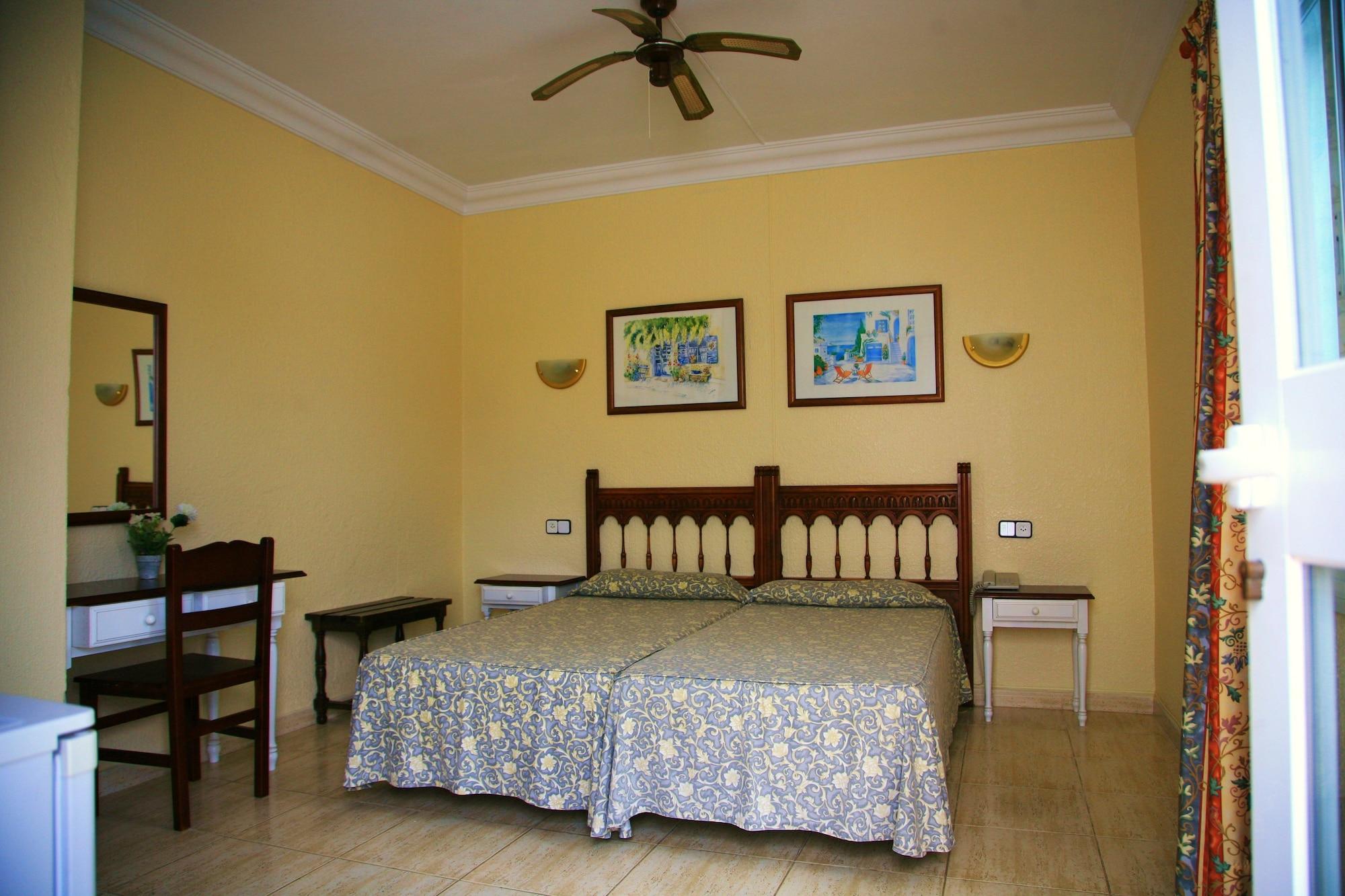 Villa Columbus Family Boutique Hotel Peguera Exteriör bild